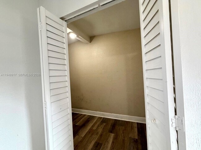 Building Photo - 565 Forrest Dr