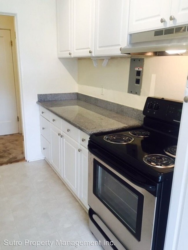 Building Photo - 611 E 20th St