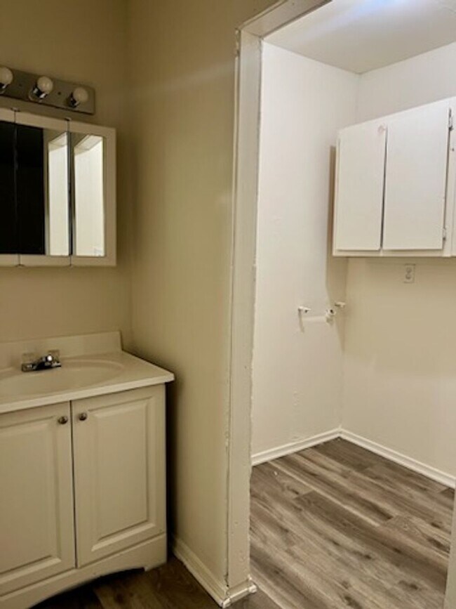 Building Photo - 3 Bedroom, 2 Bathroom House for Rent - Move-in Special $1,000 off 1st Month's Rent!