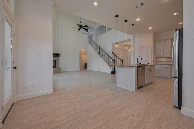 Building Photo - 155 Lindenberry Cir