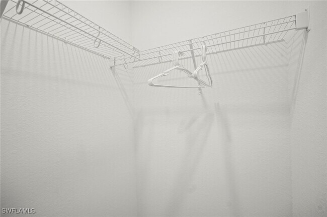 Building Photo - 15285 Grn Acrs Ave