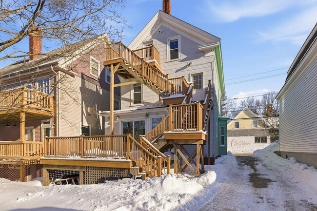 Building Photo - 514 Middle Street