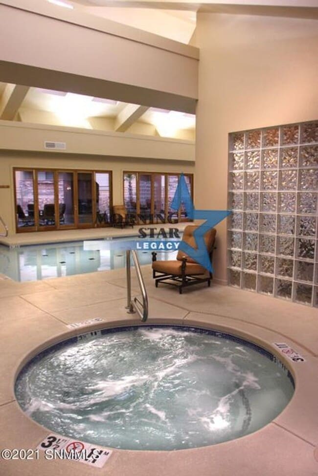 Building Photo - 2-Bedroom Condo Unit with Mountain Views!