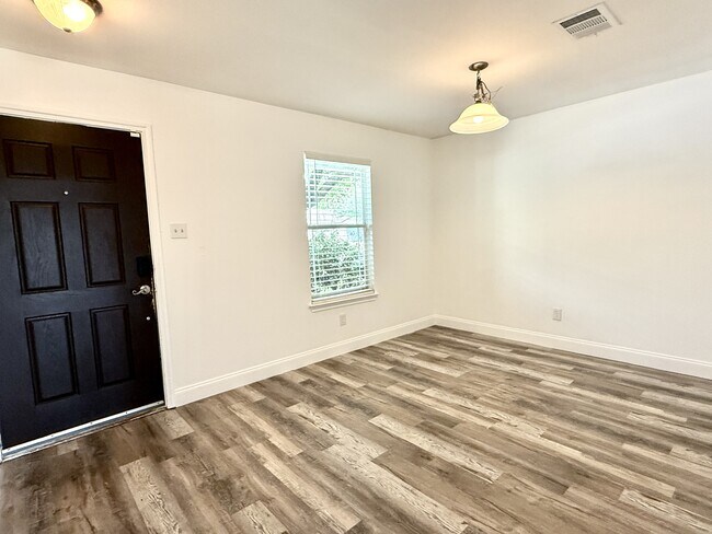 Building Photo - 529 W Metcalfe St