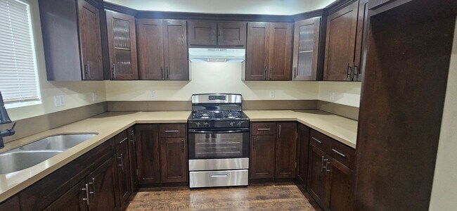 Building Photo - 75(611)