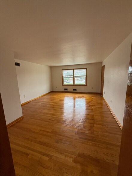 Living Room - 338 S Jefferson St