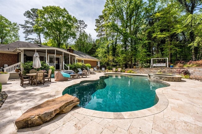 Building Photo - 10316 Whitethorn Dr