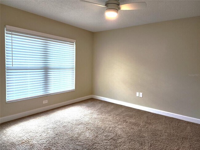 Building Photo - 1856 Woodhaven Cir