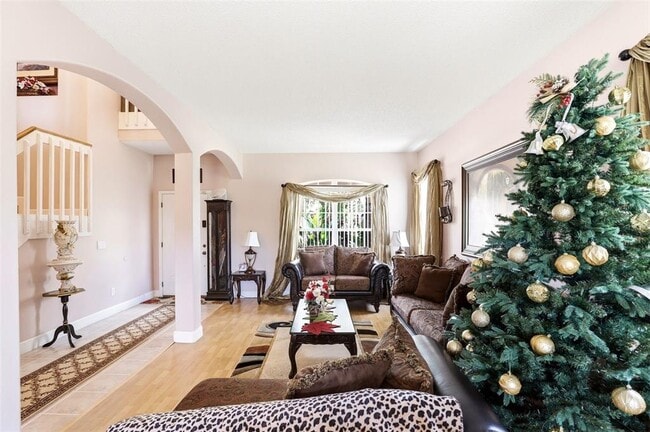 Building Photo - 824 Lake Biscayne Way