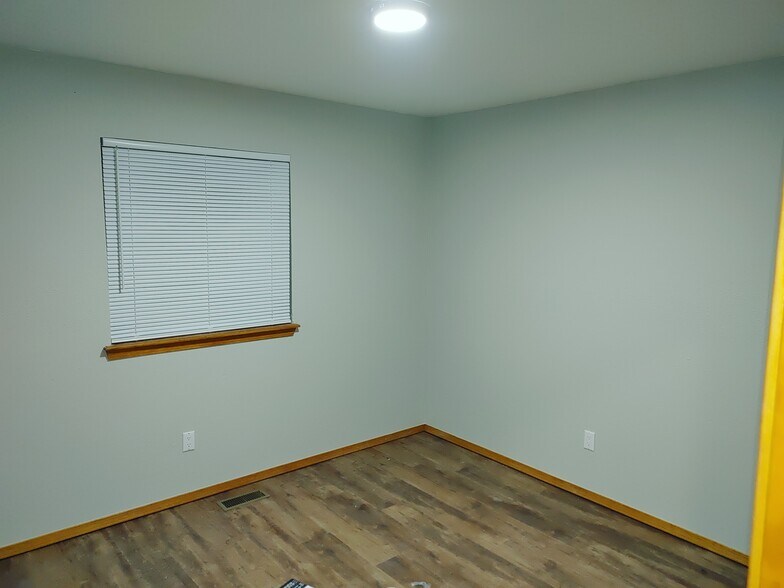 Building Photo - 732 Waterview Rd