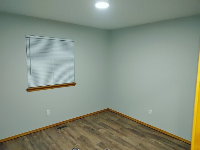 Building Photo - 732 Waterview Rd