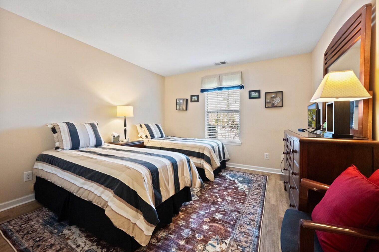 Building Photo - 342 Pinehurst Ln