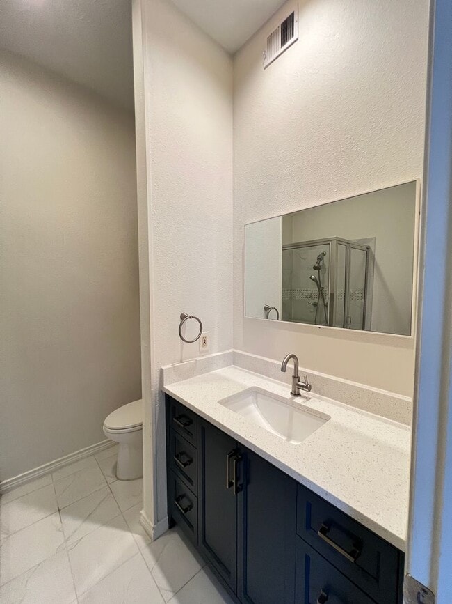 Building Photo - High Hollows