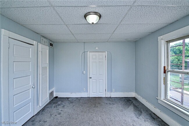 Building Photo - 825 7th St NW