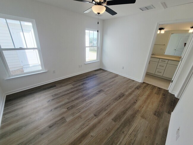 Building Photo - 1367 Landon Hills Dr