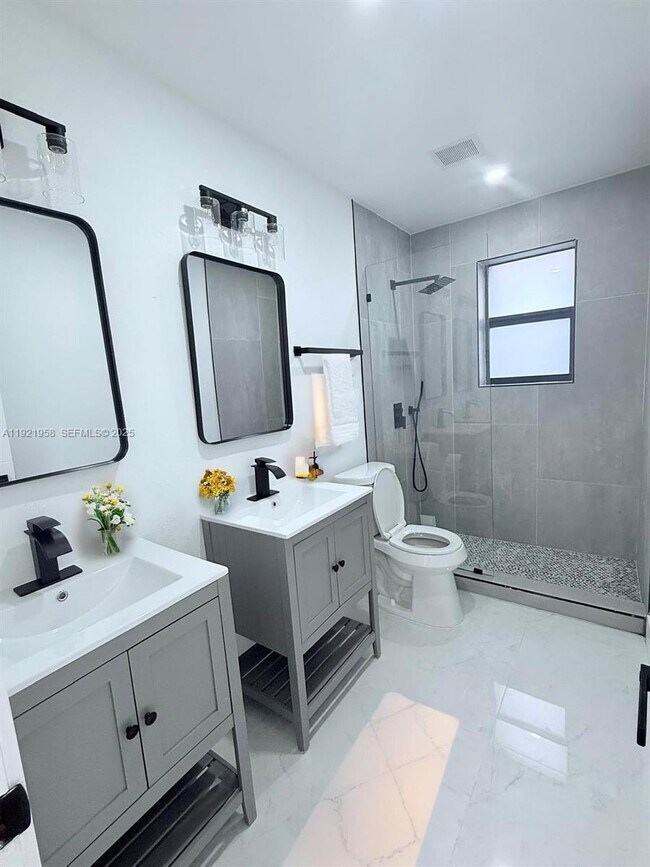 Building Photo - 4240 SW 27th St