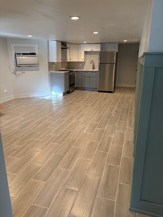 Building Photo - 4912 N Mason Ave