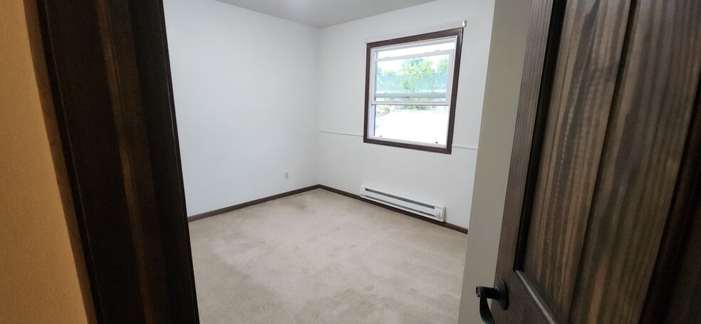 Building Photo - 625 9th St N