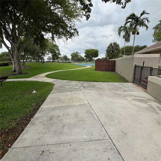 Building Photo - 15272 SW 46th Ln