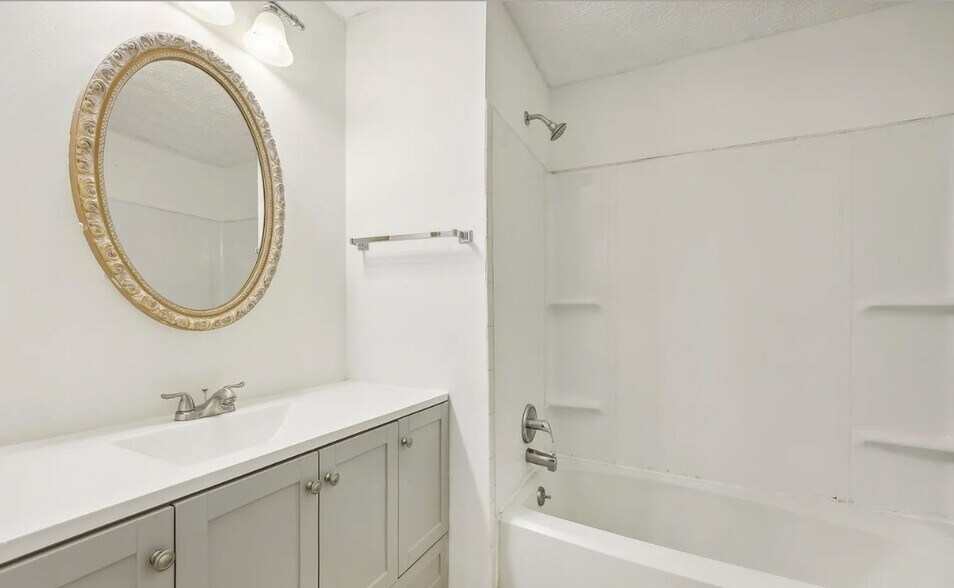 Building Photo - 2080 Singer Way