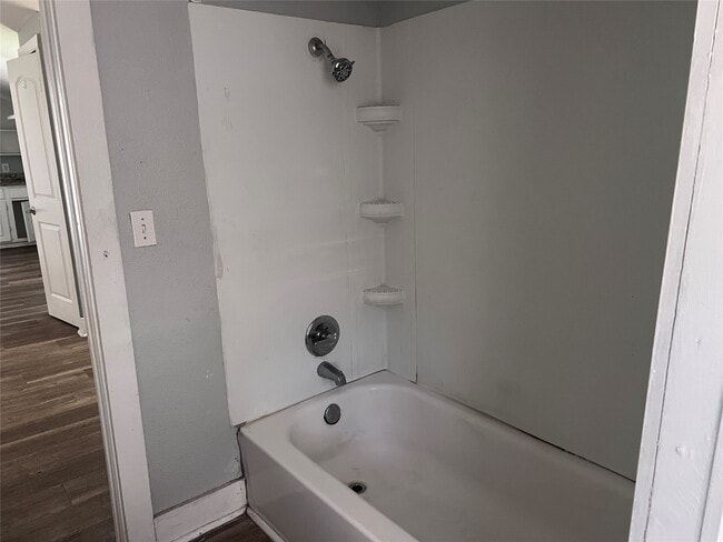 Building Photo - 521 W Caney St
