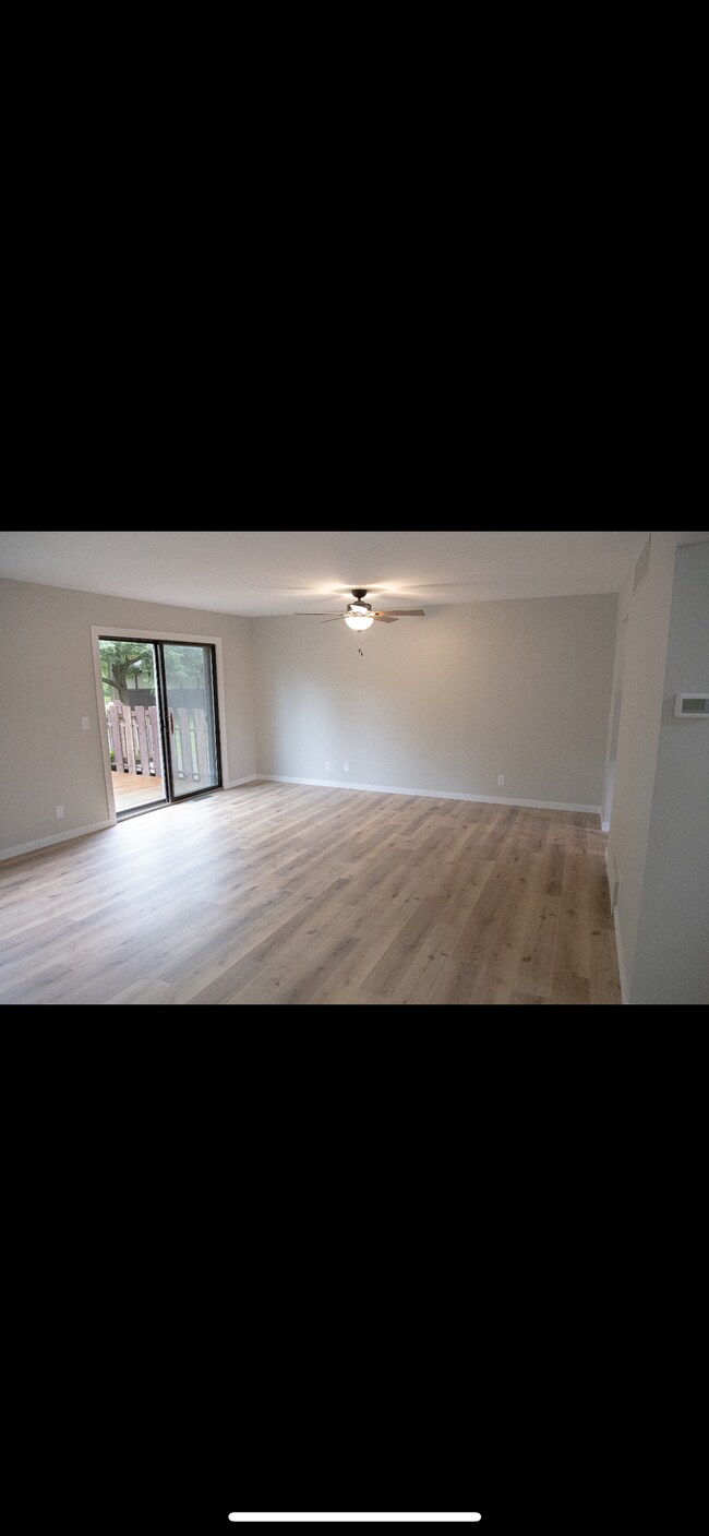 Building Photo - 5835 Cambridge Cir