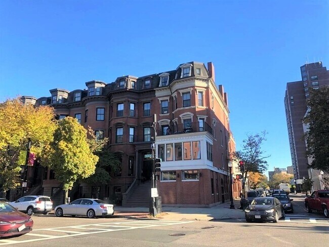 Building Photo - 608 Tremont St
