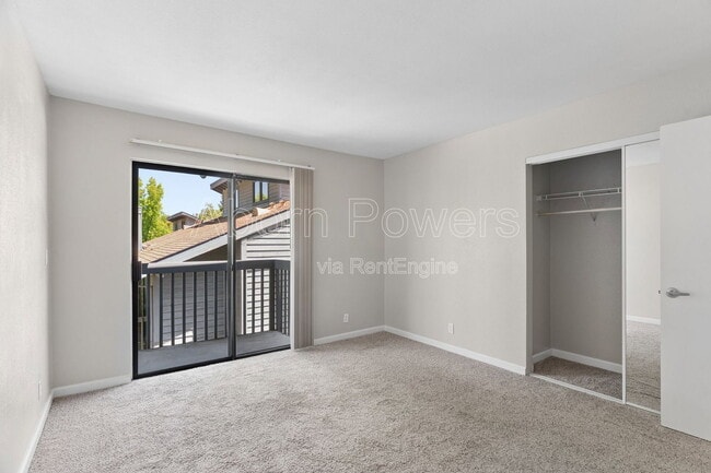 Building Photo - 3180 Country Club Dr