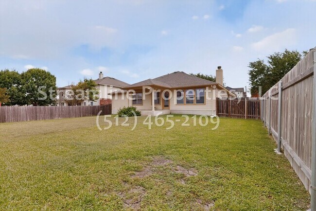 Building Photo - Spacious 4 Bedroom, 2 Bath - Open Layout!