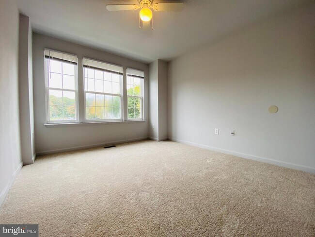 Building Photo - 5147 Mallards Landing Dr