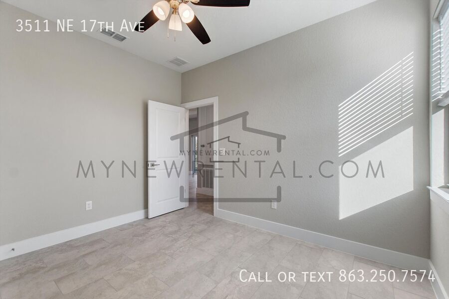 Building Photo - 3511 NE 17th Ave