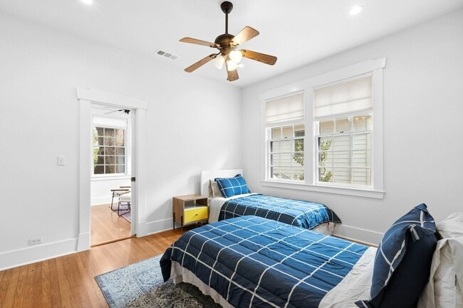 Building Photo - 1206 W 22 1/2 St