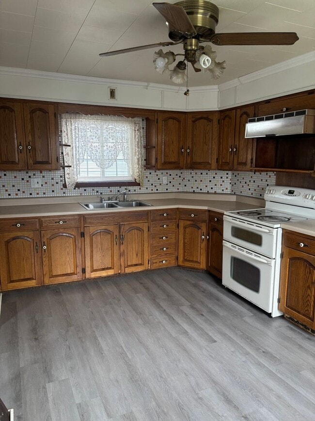 Building Photo - 712 E Reynolds St