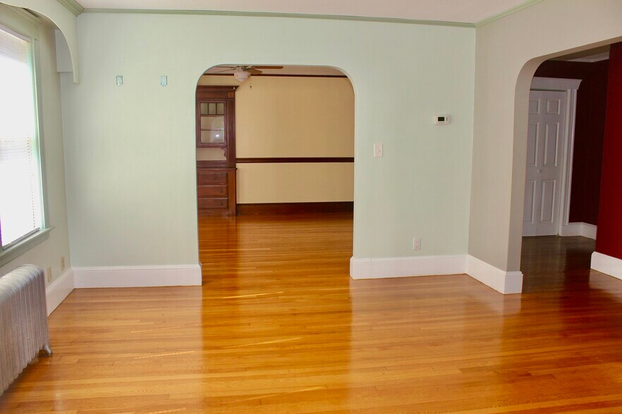 Building Photo - 154 Mount Vernon St