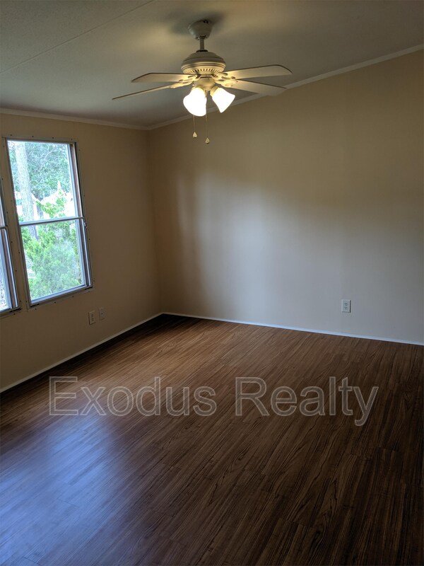 Building Photo - 220 Winding Ridge