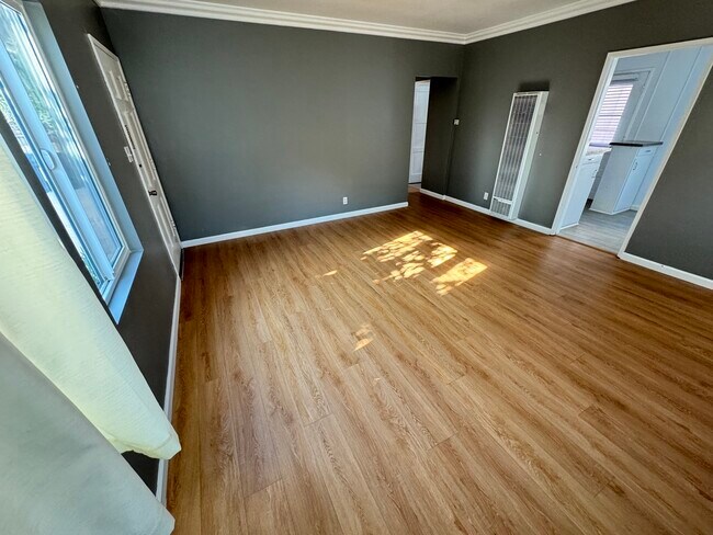 Building Photo - 9217 Alcott St