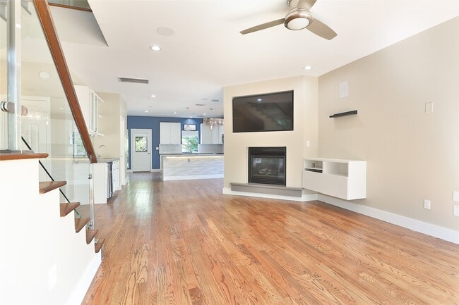 Building Photo - 1743 French Village Dr