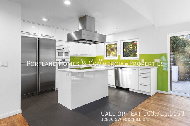 Building Photo - 12830 SW Foothill Dr