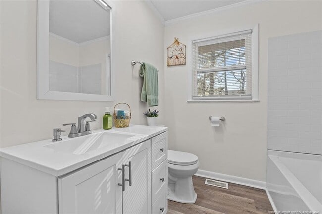 Building Photo - 306 Glenola St