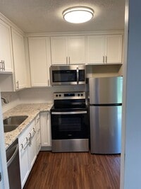 Building Photo - 9208 Pasadena Cir