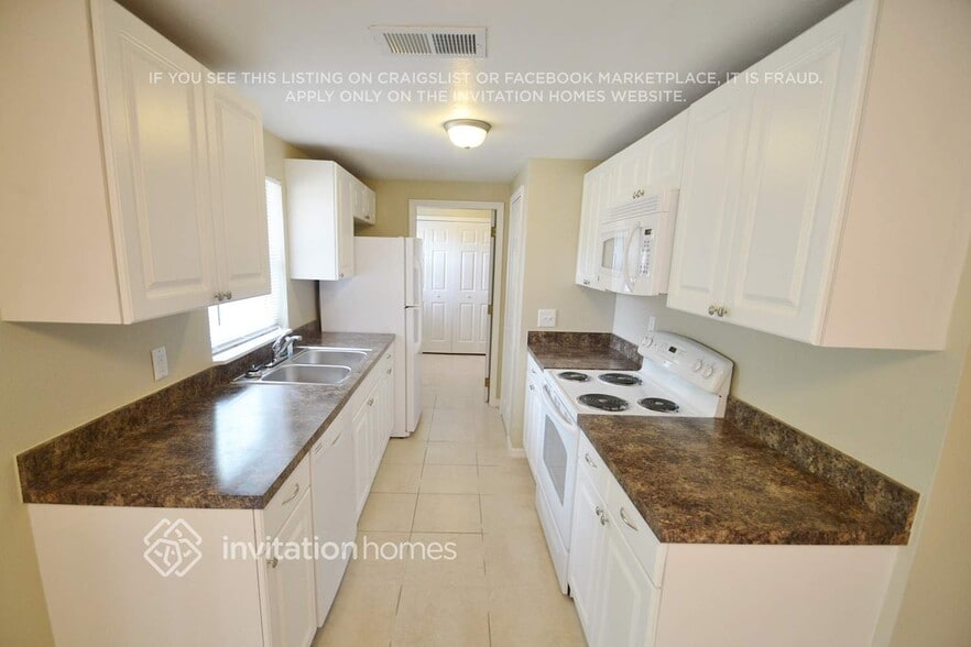 Building Photo - 711 Starke Lake Cir