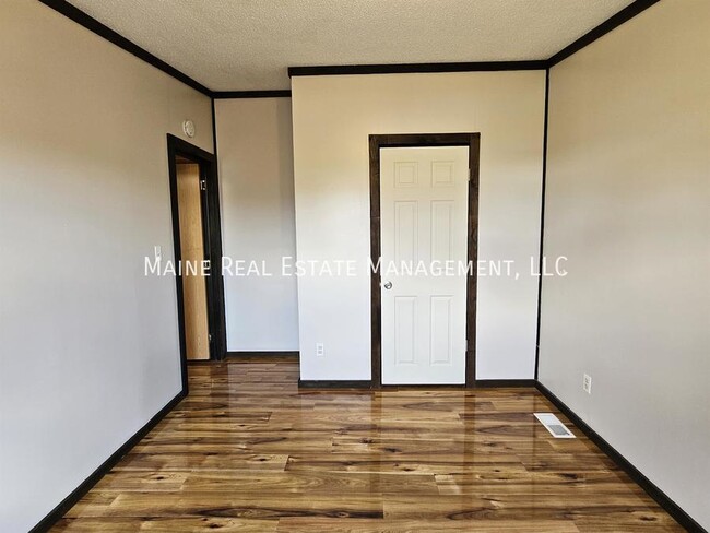 Building Photo - 113 H St