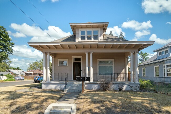 Primary Photo - 1432 W Knox Ave