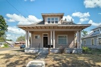 Building Photo - 1432 W Knox Ave