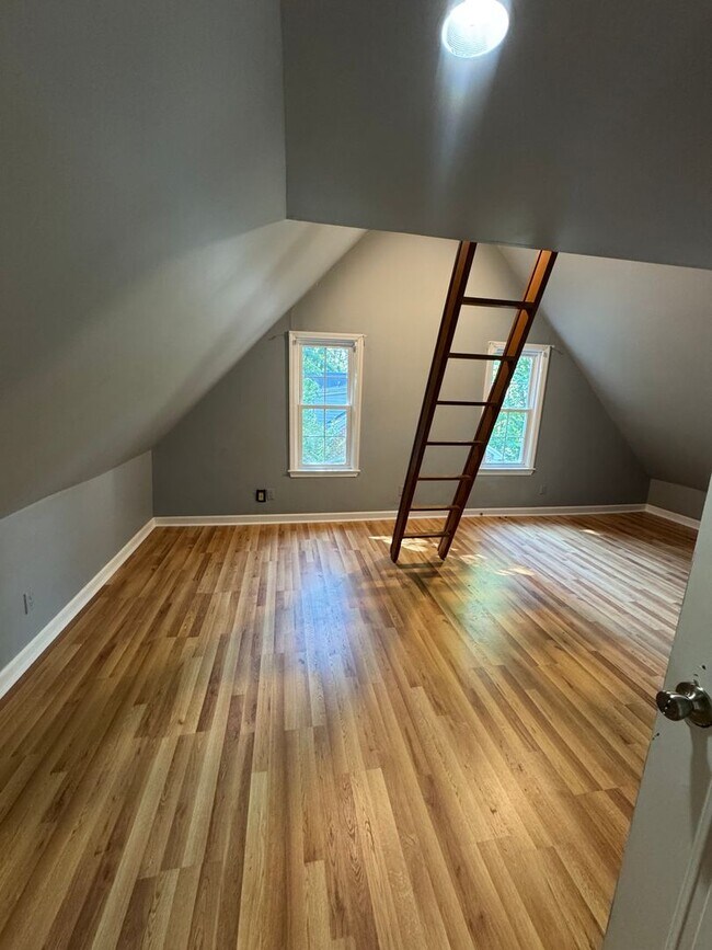 Building Photo - 207 Edgemont Ave