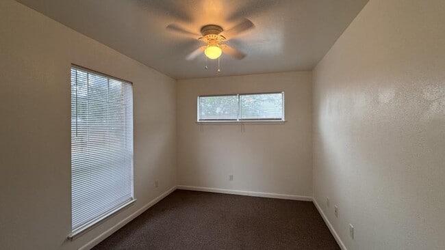 Building Photo - 131 Althea St
