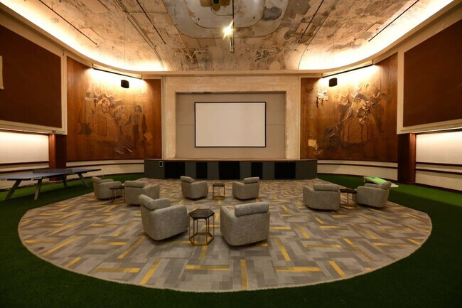 Building Photo - 125 W Market St