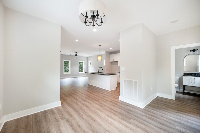 Building Photo - 415 Kershaw Dr