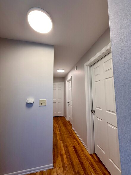 Building Photo - 2 Charles St