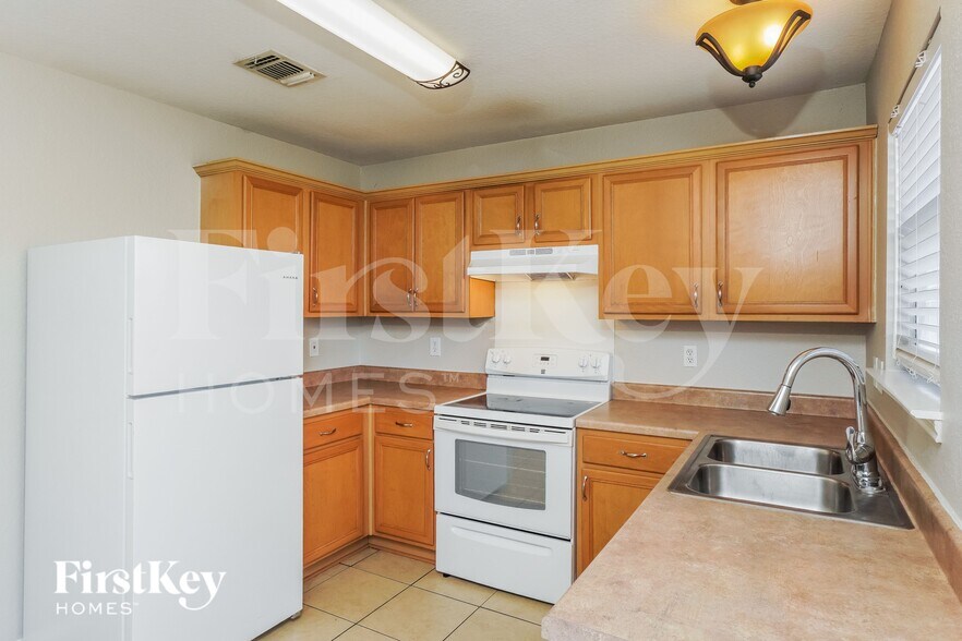 Building Photo - 6911 Autumn View